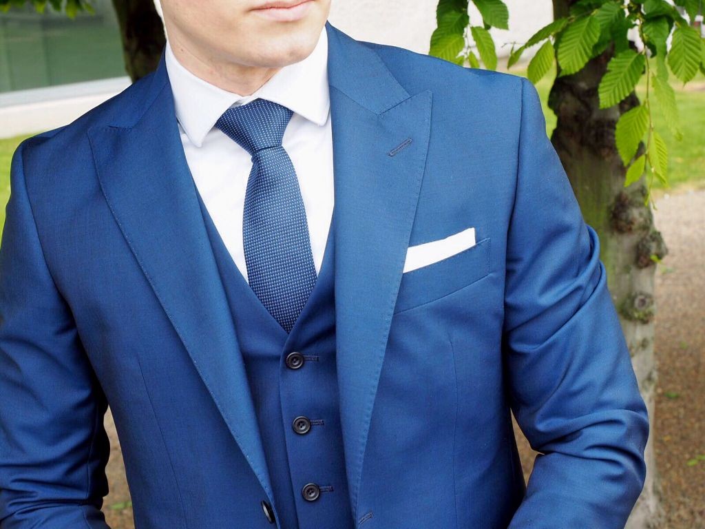 <p>Elbiselerinize Kuru temizleme&nbsp;uygulaması yaptırmayı tercih ettiğinizde hi&ccedil;bir şekilde kumaş yapısı da, g&ouml;rselliği de zarar g&ouml;rmez</p>