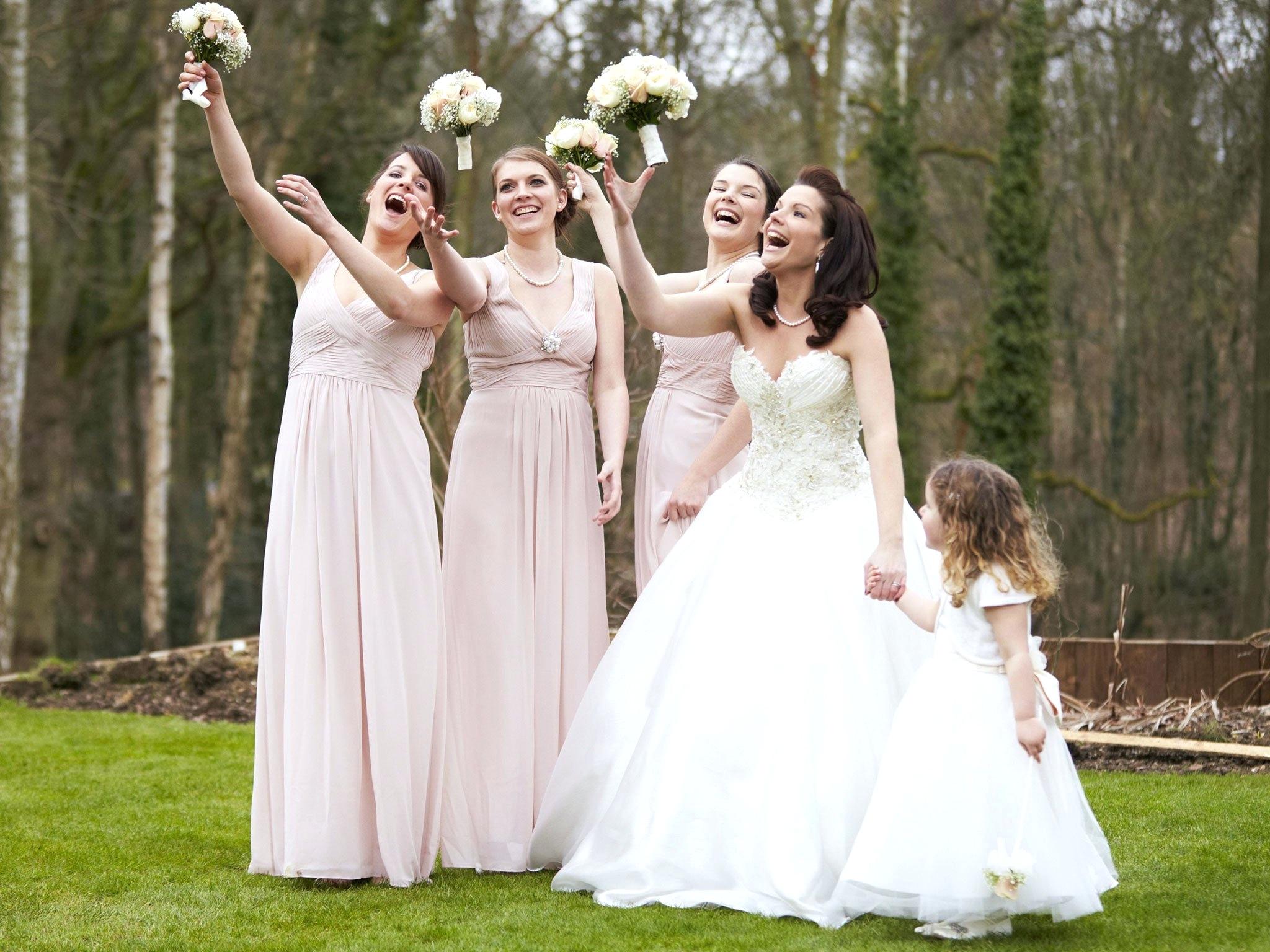 <p>Gelinlik bayanlar i&ccedil;in en kıymetli giysidir. Her kadın kendisini bembeyaz bir gelinlik i&ccedil;erisinde hayal eder ve gelinliğini sonsuza dek saklamak ister. Bu &ouml;zel g&uuml;n&uuml;n en kıymetli anısı, elbette her zaman gelinlik temiz kalmalıdır.</p><p>&Uuml;t&uuml;c&uuml; Kuru Temizleme olarak kıyafetlerinizi &ouml;nemsiyor ve en hassas Kurutemizleme işlemini uyguluyoruz.</p><p><strong>&Uuml;t&uuml;c&uuml; Kuru temizleme Malatya'da</strong>, sizler i&ccedil;in kaliteli, g&uuml;venli ve hızlı bir Kuru temizleme ve &uuml;t&uuml;leme hizmeti veriyor. Online sipariş vererek &uuml;r&uuml;nlerinizin kapıdan alınıp kapıya teslim edilmesini isteyebilir, &uuml;cretsiz servis&nbsp;avantajından yararlanabilirsiniz.</p>